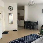 Woezon Na Mi شقة ليون